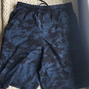 Blue cami Lululemon Men’s lined shorts, small